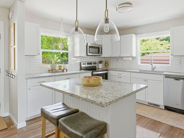 Photo of 407 Ravenal Road