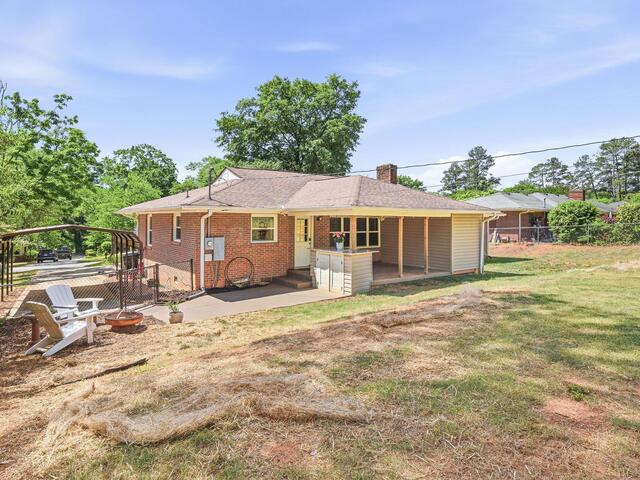 Photo of 407 Ravenal Road