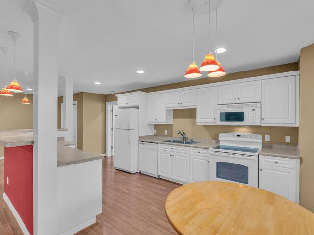 Photo of 20 Moccasin Flower Trail