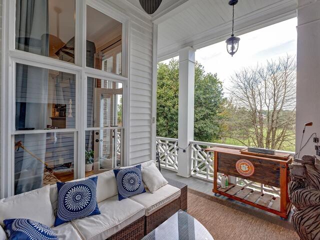 Photo of 1400 Thornblade Boulevard