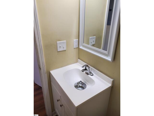 Photo of 713 E Curtis