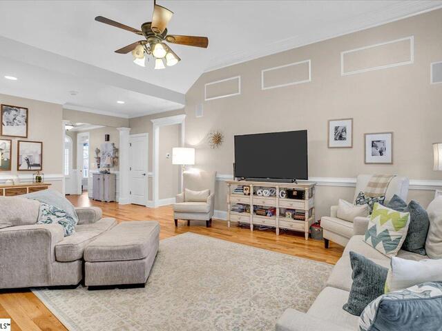 Photo of 409 Arthurs Court
