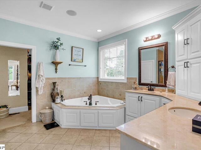 Photo of 409 Arthurs Court