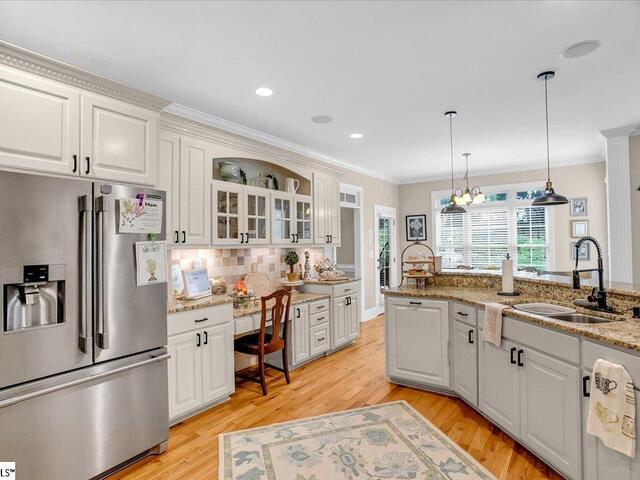 Photo of 409 Arthurs Court