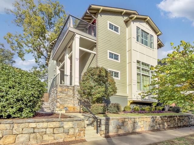 Photo of 106 W Park Avenue