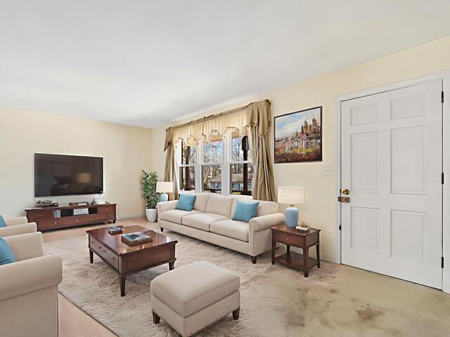 Photo of 218 Richmond Drive