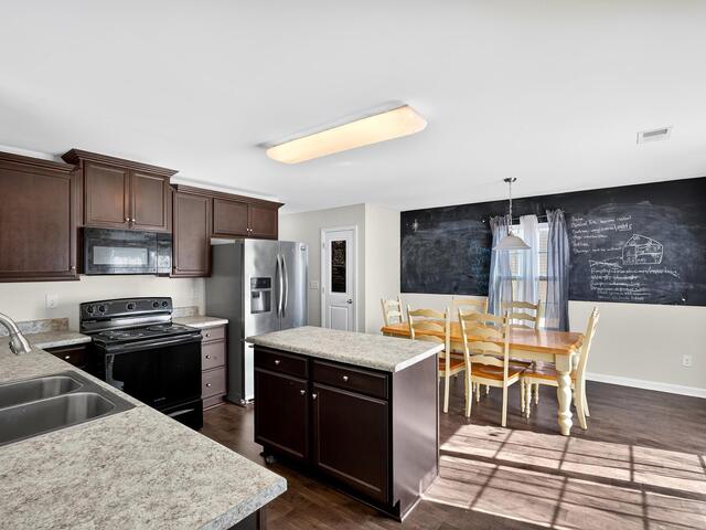 Photo of 627 Willow Bank Landing