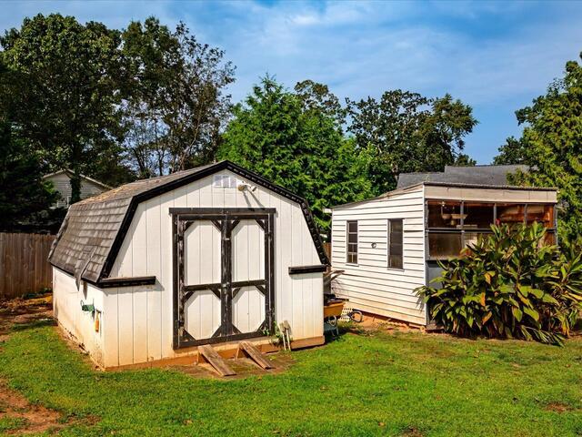 Photo of 1002 Greenwood Court