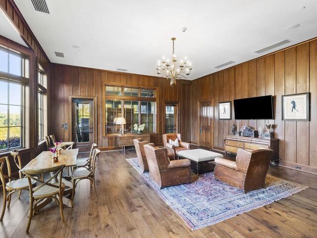Photo of 374 Peninsula Ridge