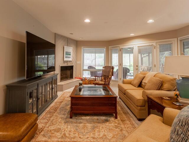Photo of 28 FARRINGDON Drive