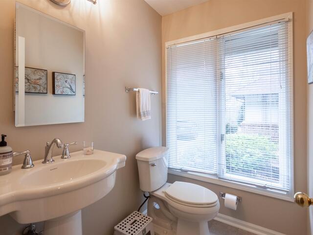 Photo of 28 FARRINGDON Drive