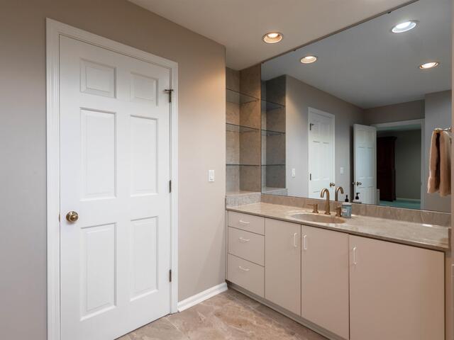 Photo of 28 FARRINGDON Drive