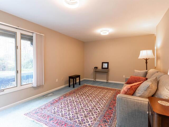 Photo of 28 FARRINGDON Drive