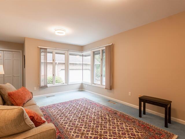 Photo of 28 FARRINGDON Drive