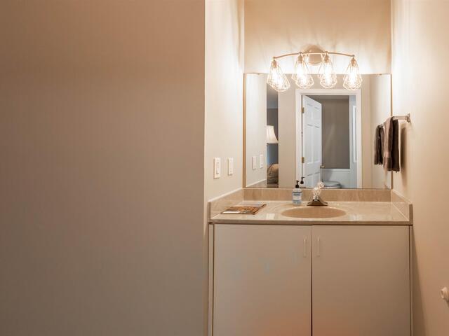 Photo of 28 FARRINGDON Drive