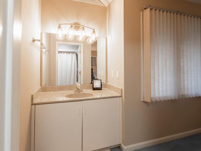 Photo of 28 FARRINGDON Drive