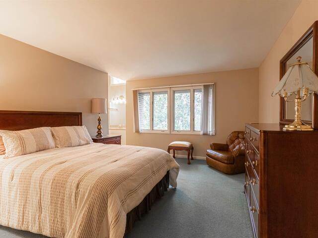 Photo of 28 FARRINGDON Drive