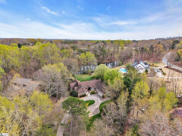 Photo of 28 FARRINGDON Drive