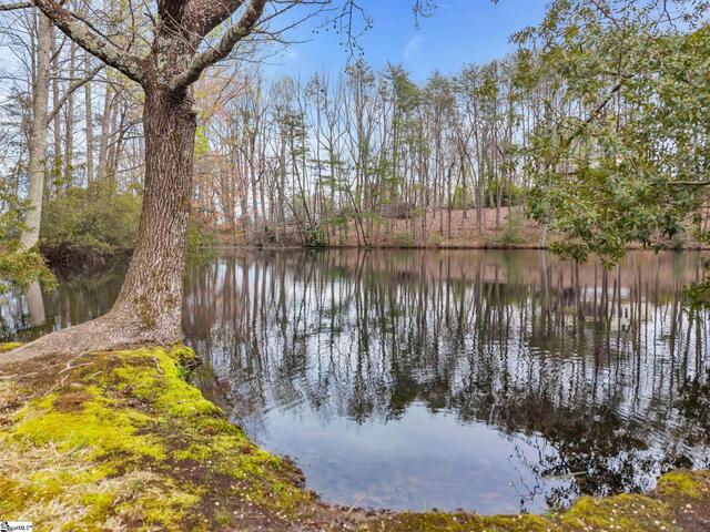 Photo of 28 FARRINGDON Drive
