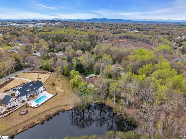 Photo of 28 FARRINGDON Drive