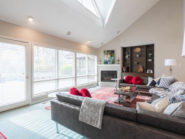 Photo of 28 FARRINGDON Drive