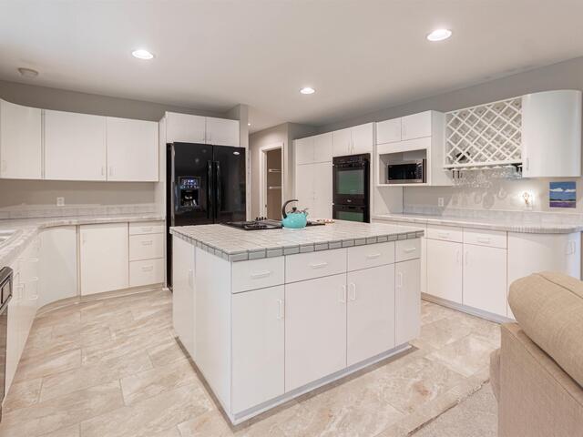 Photo of 28 FARRINGDON Drive