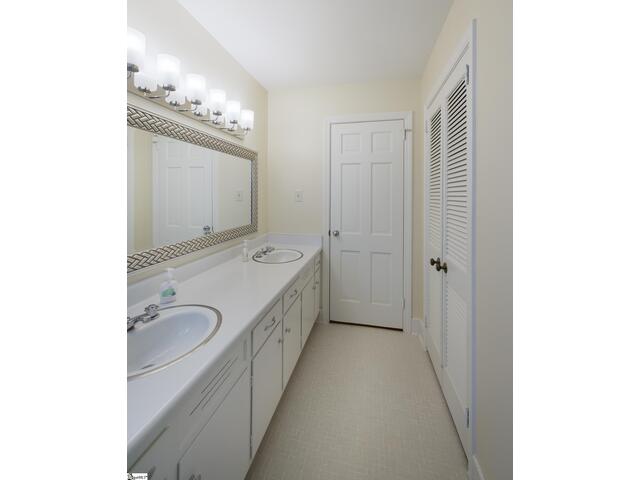 Photo of 515 Kenilworth Drive