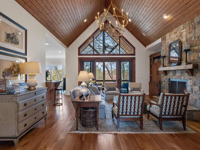 Photo of 341 Riverside Drive