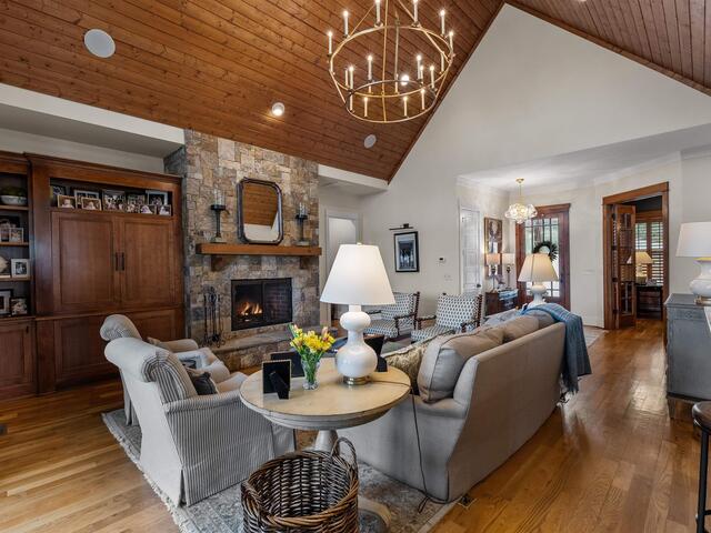 Photo of 341 Riverside Drive