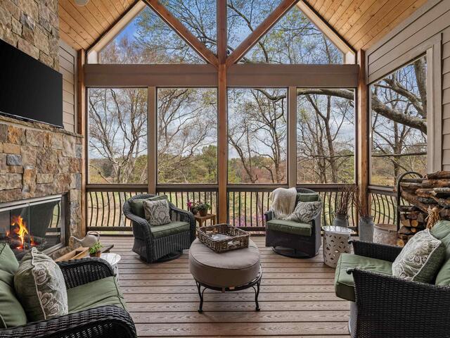 Photo of 341 Riverside Drive