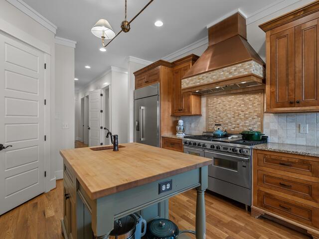 Photo of 341 Riverside Drive