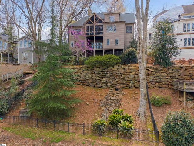 Photo of 341 Riverside Drive