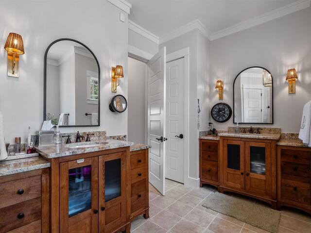 Photo of 341 Riverside Drive