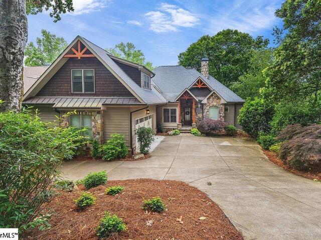 Photo of 341 Riverside Drive