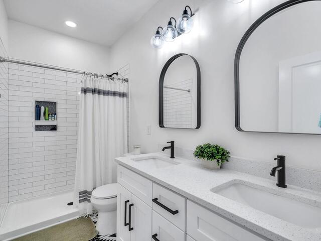 Photo of 221 3rd Avenue