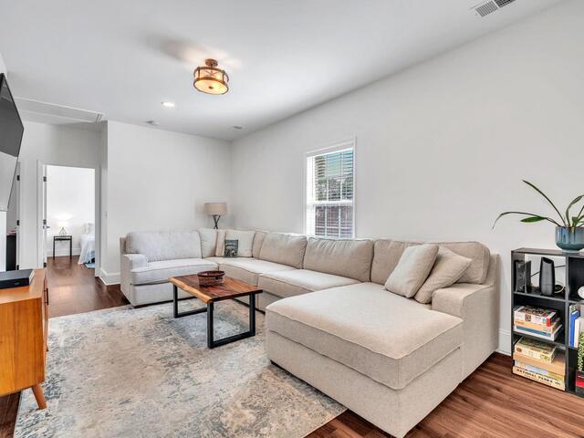 Photo of 221 3rd Avenue