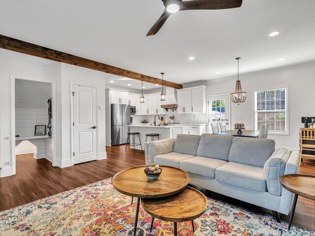 Photo of 221 3rd Avenue