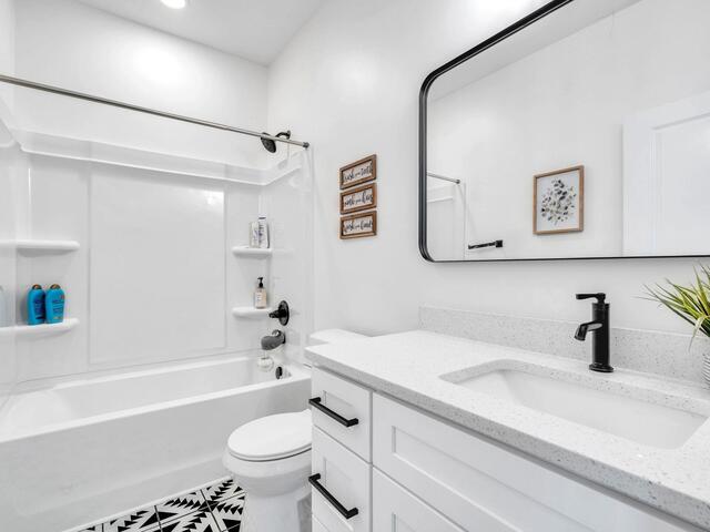 Photo of 221 3rd Avenue