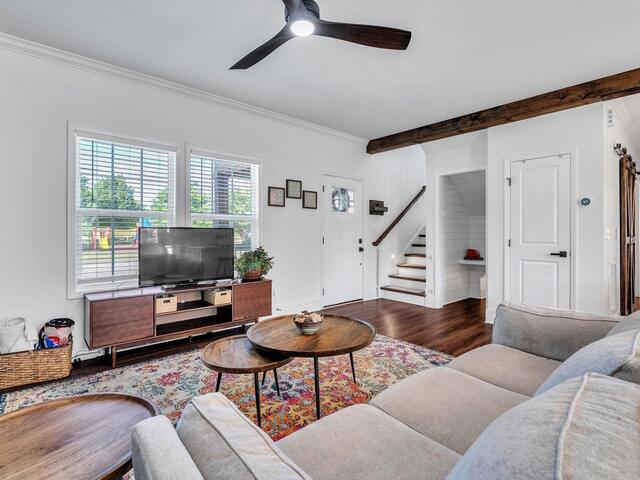 Photo of 221 3rd Avenue