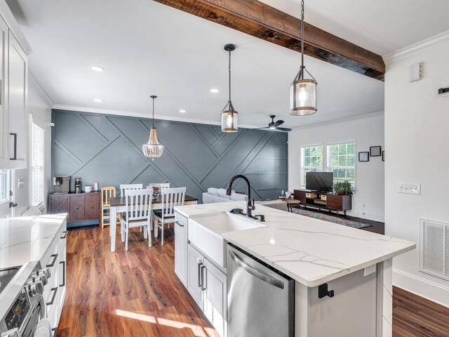 Photo of 221 3rd Avenue