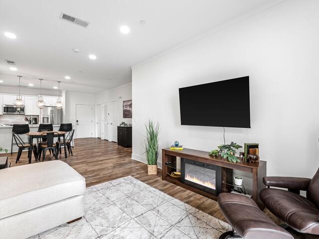 Photo of 98 E McBee Avenue