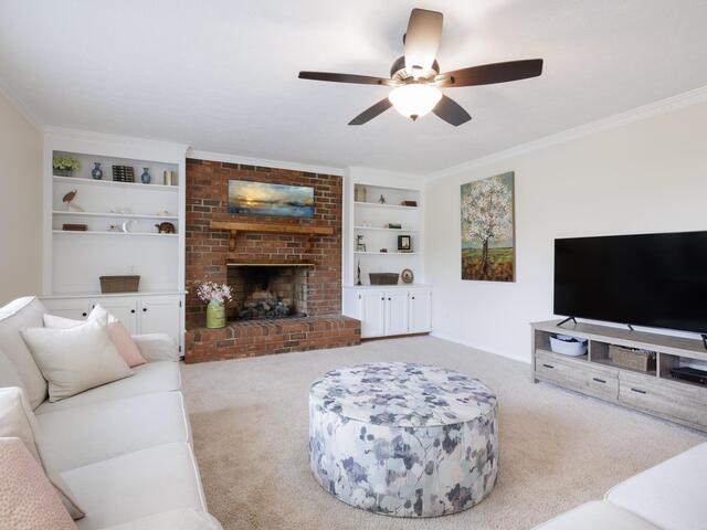 Photo of 219 E Thistle Lane