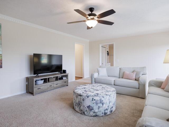Photo of 219 E Thistle Lane