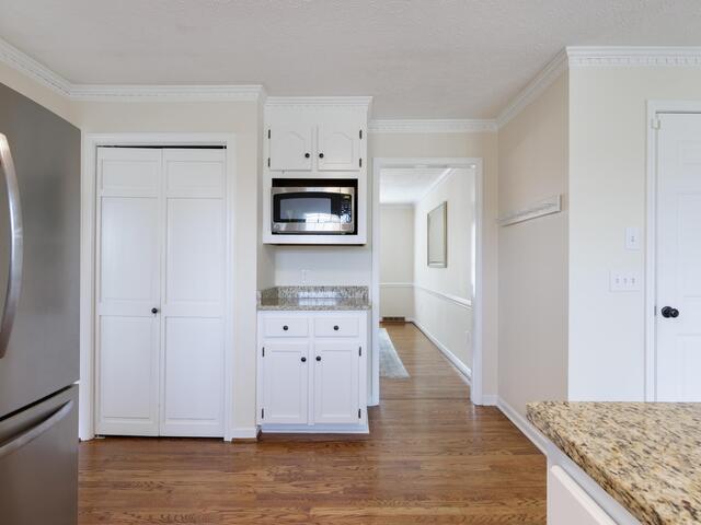 Photo of 219 E Thistle Lane