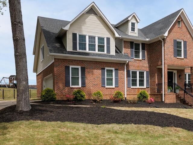 Photo of 219 E Thistle Lane