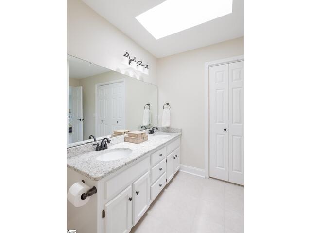 Photo of 219 E Thistle Lane