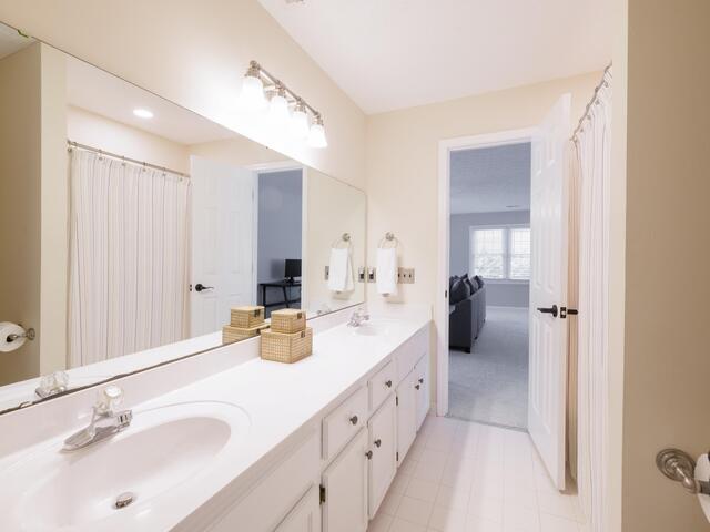 Photo of 219 E Thistle Lane