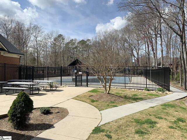 Photo of 219 E Thistle Lane