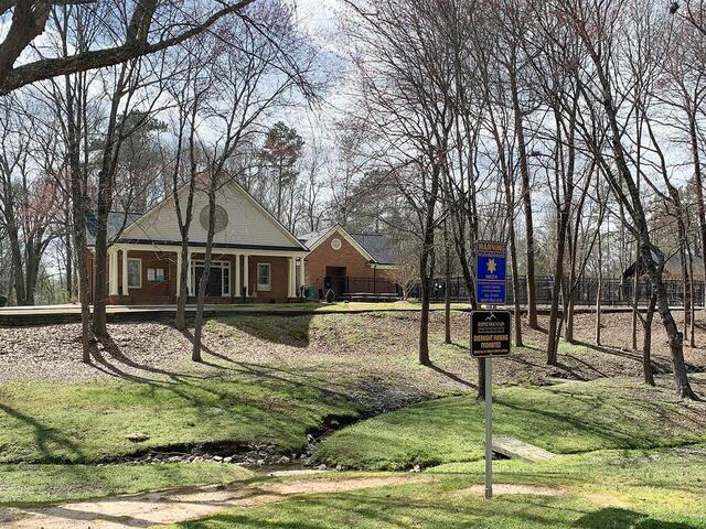 Photo of 219 E Thistle Lane