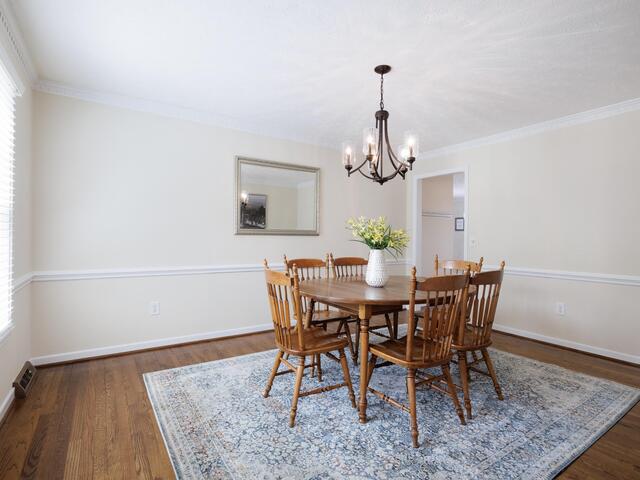 Photo of 219 E Thistle Lane